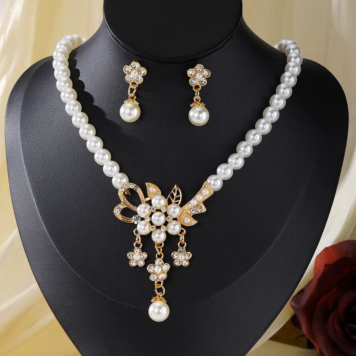 Glamour Kristall-Perlen Schmuckset für Damen in eleganter Box – Halskette mit passenden Ohrringen, elegantes Schmuckset für Frauen und Mädchen, ideal für Hochzeiten und Abendkleider