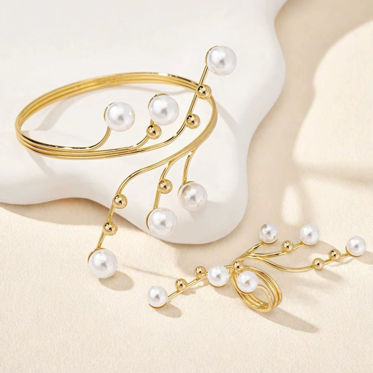 Trendiges 2-lagiges Imitationsperlen Schmuckset – Armreif & Ring für Damen