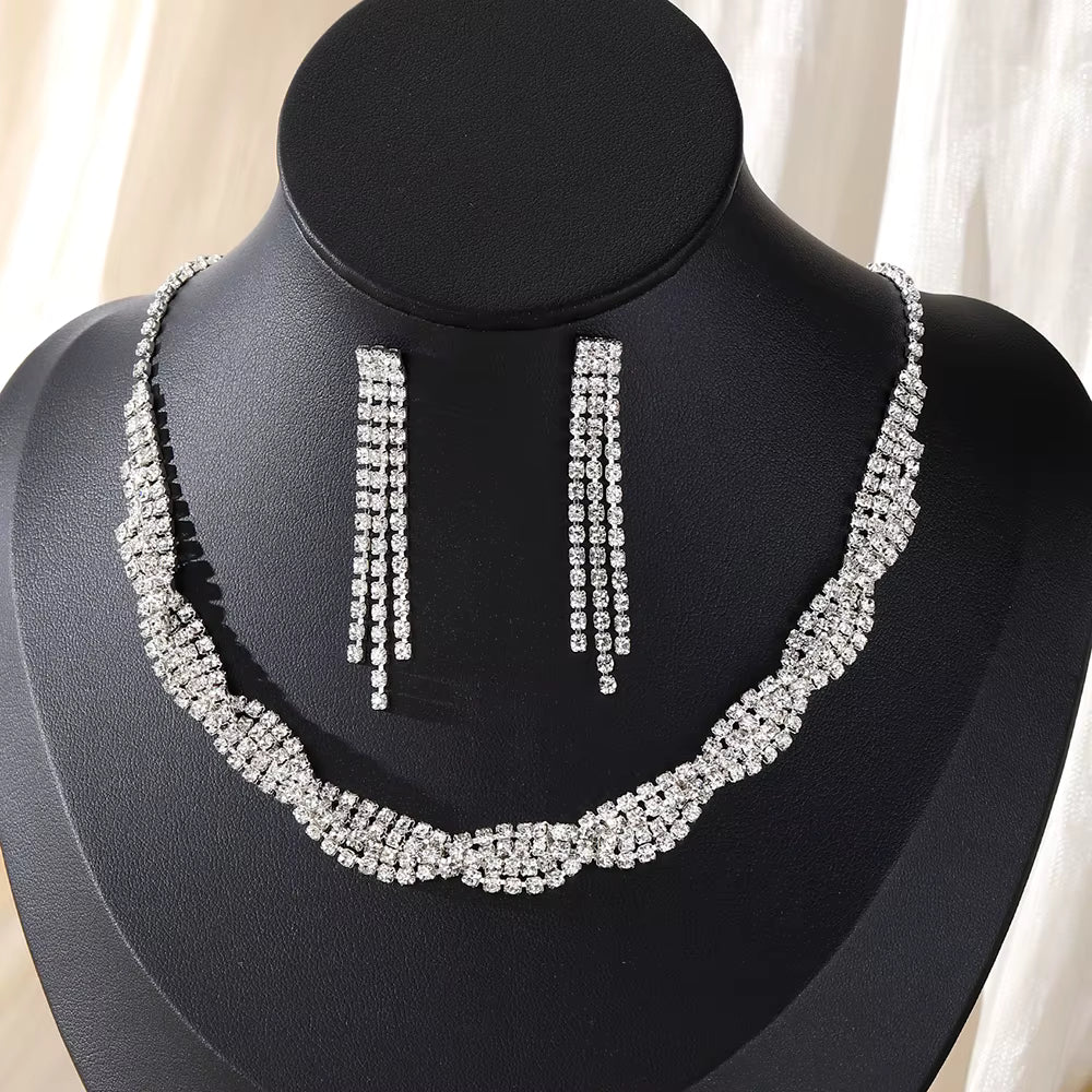 Neuer, glänzender silberner Kristall – elegantes Brautschmuck-Set in Box für Damen mit funkelnden Diamanten, Halskette und Ohrringen – perfekt für Hochzeiten und Abendkleider