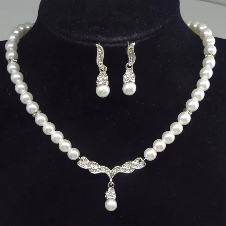 Glamour Kristall-Perlen Schmuckset für Damen in eleganter Box – Halskette mit passenden Ohrringen, elegantes Schmuckset für Frauen und Mädchen, ideal für Hochzeiten und Abendkleider