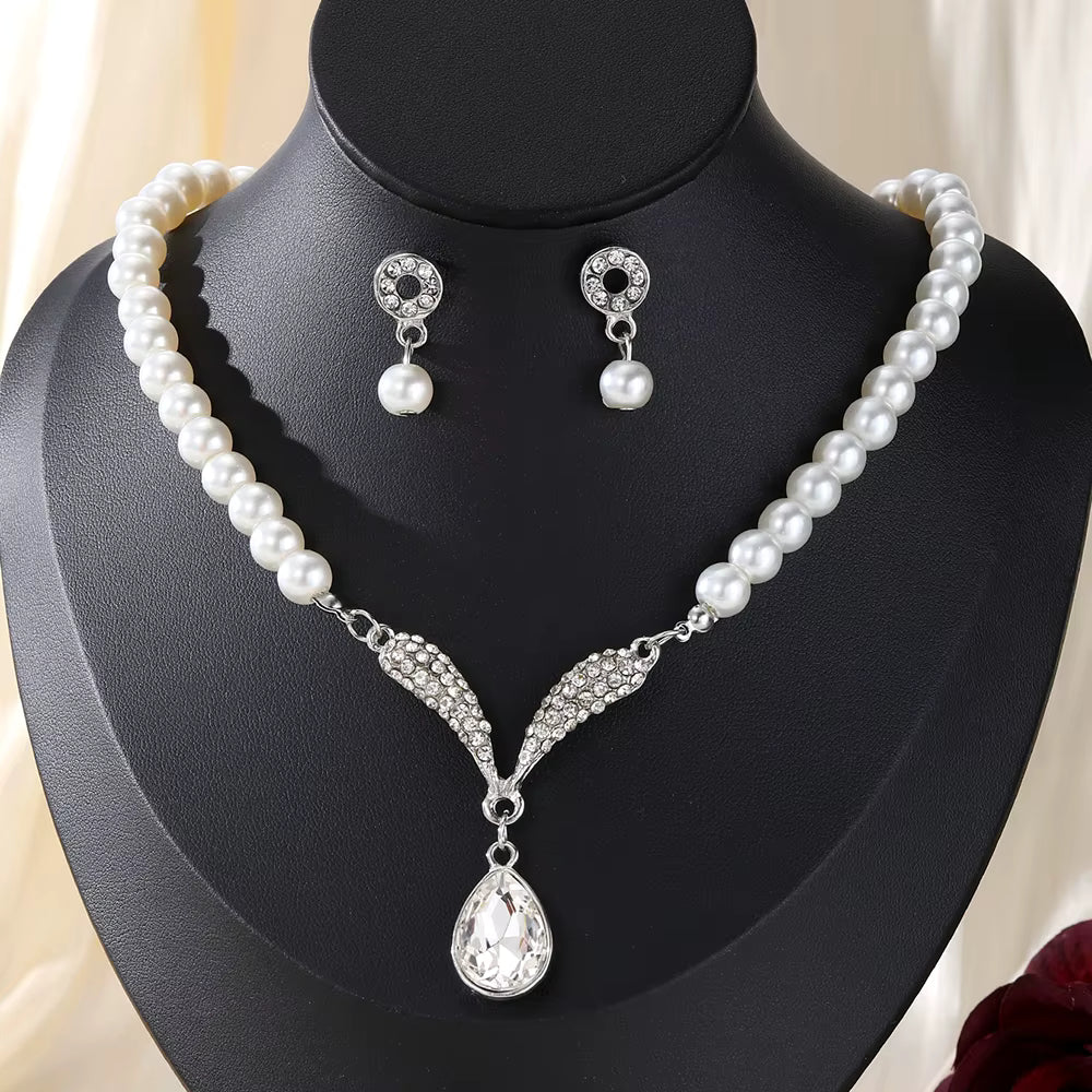 Glamour Kristall-Perlen Schmuckset für Damen in eleganter Box – Halskette mit passenden Ohrringen, elegantes Schmuckset für Frauen und Mädchen, ideal für Hochzeiten und Abendkleider