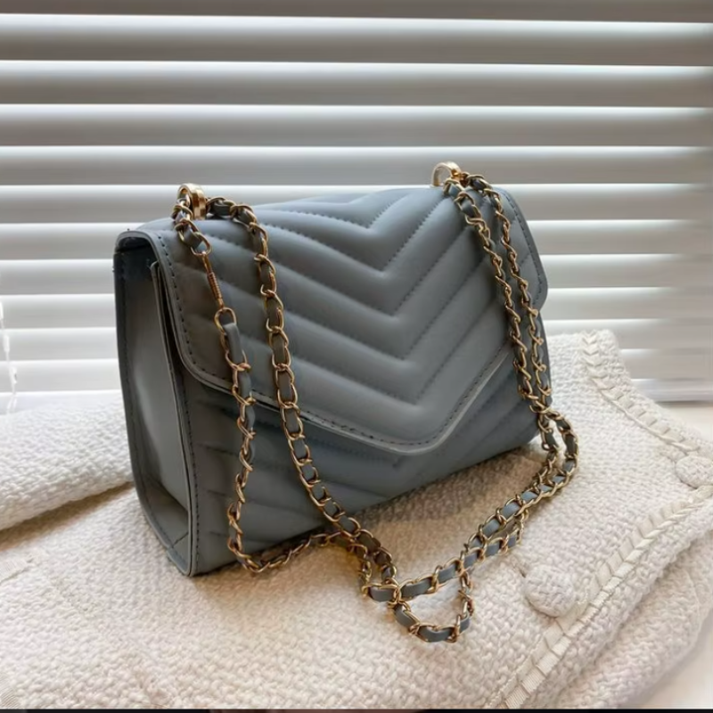 Designer Damen Handtasche – Crossbody Bag mit Kettenklappe