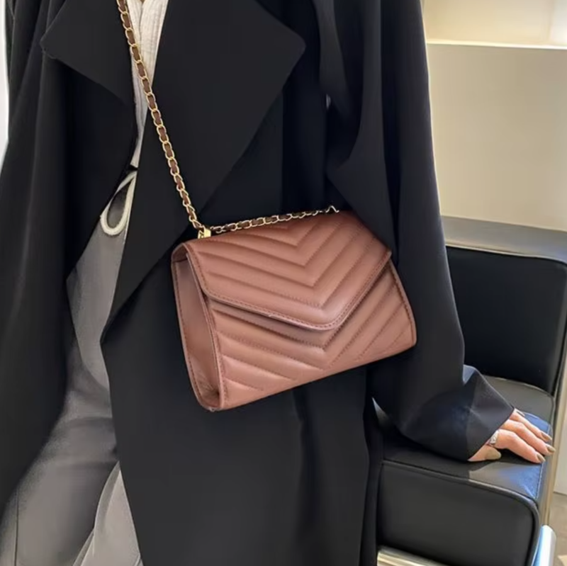 Designer Damen Handtasche – Crossbody Bag mit Kettenklappe