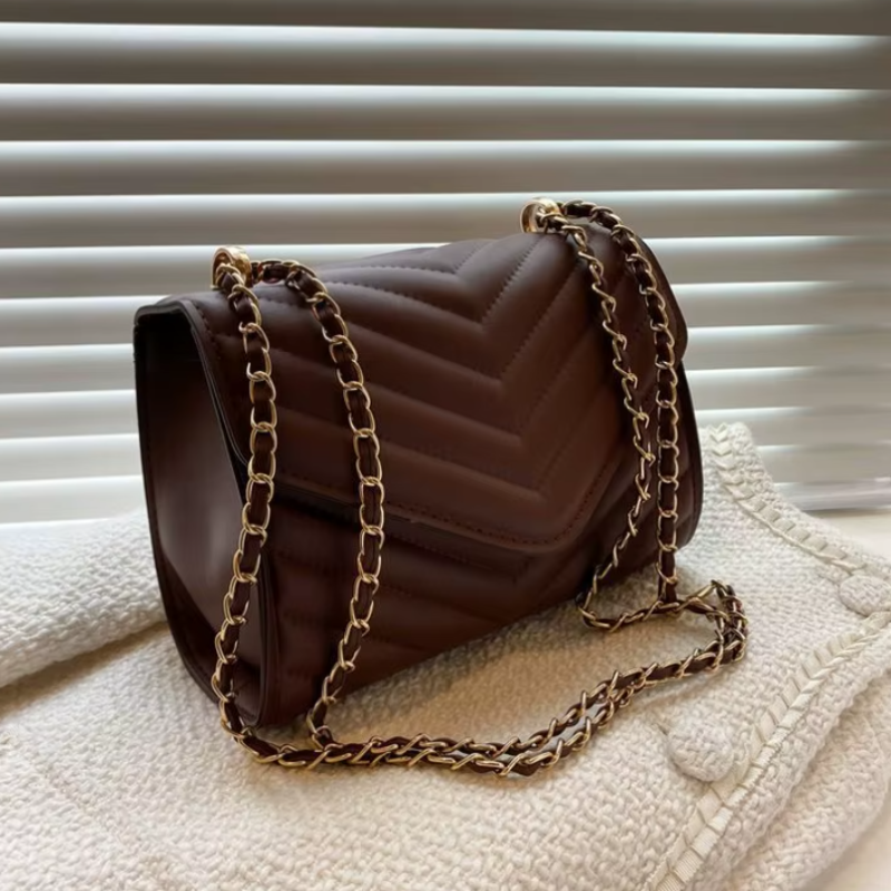 Designer Damen Handtasche – Crossbody Bag mit Kettenklappe