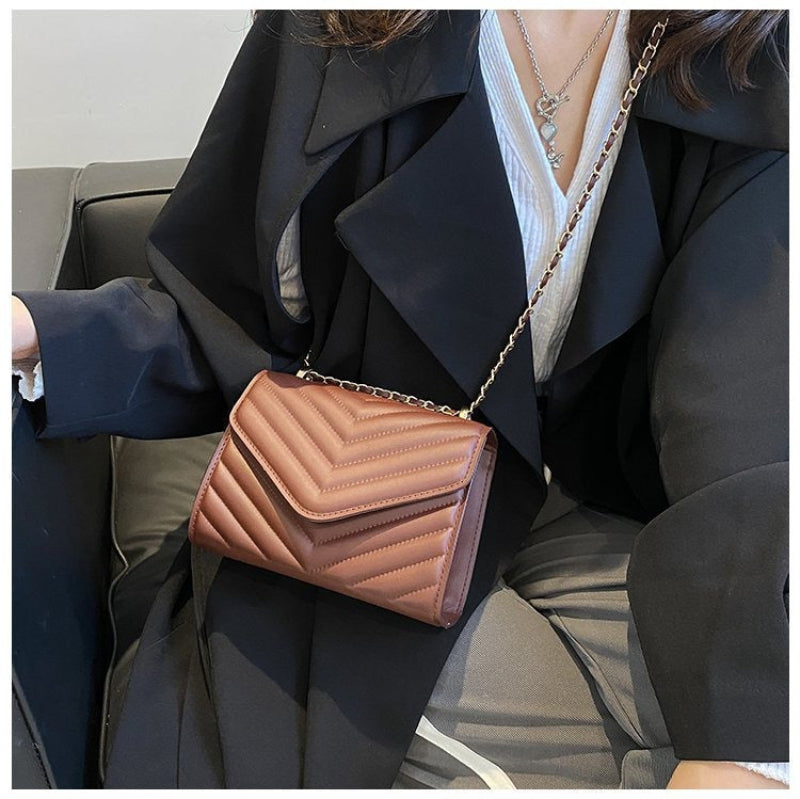 Designer Damen Handtasche – Crossbody Bag mit Kettenklappe